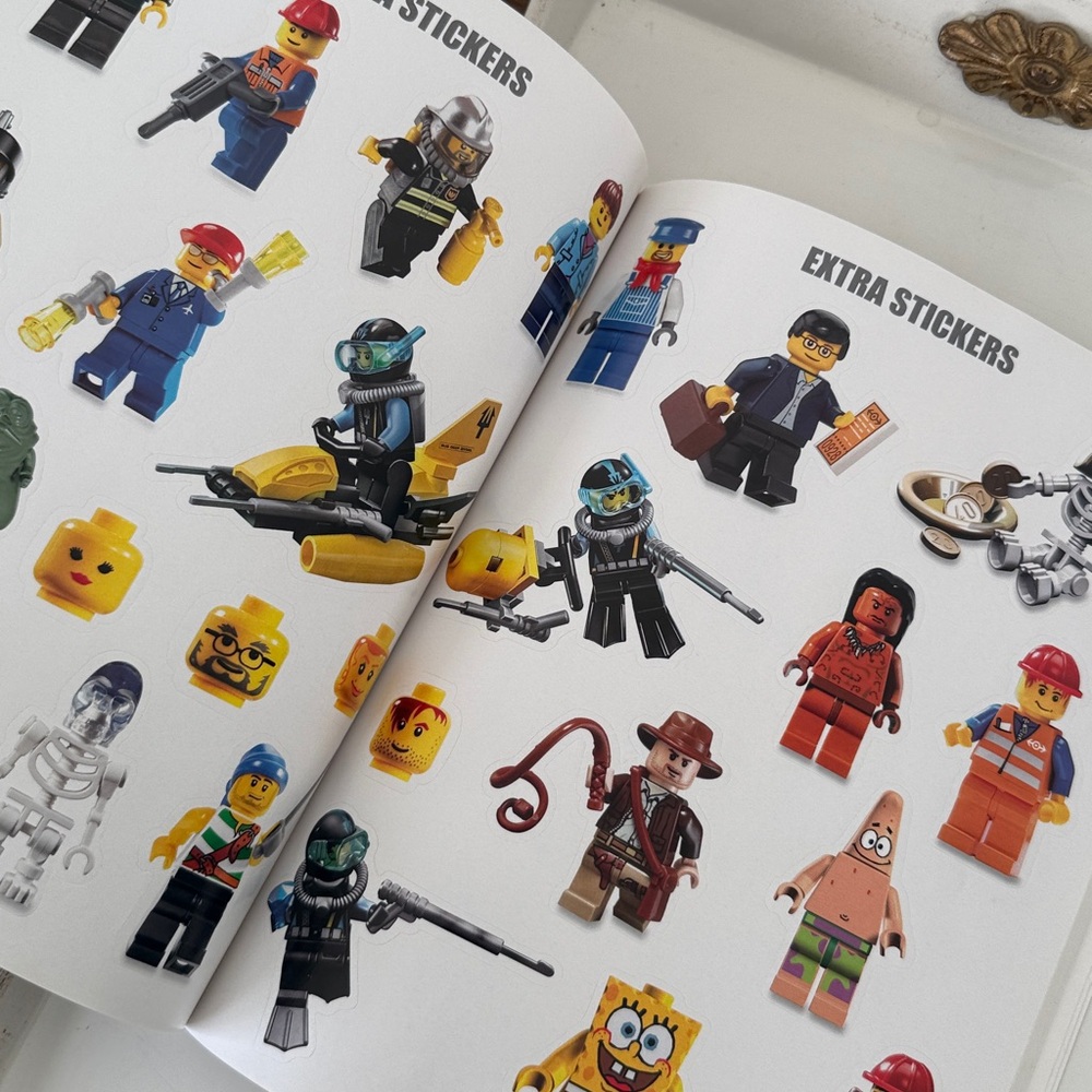 Lego MiniFigure Ultimate Sticker Collection Book - 2010 - Picture 7 of 16